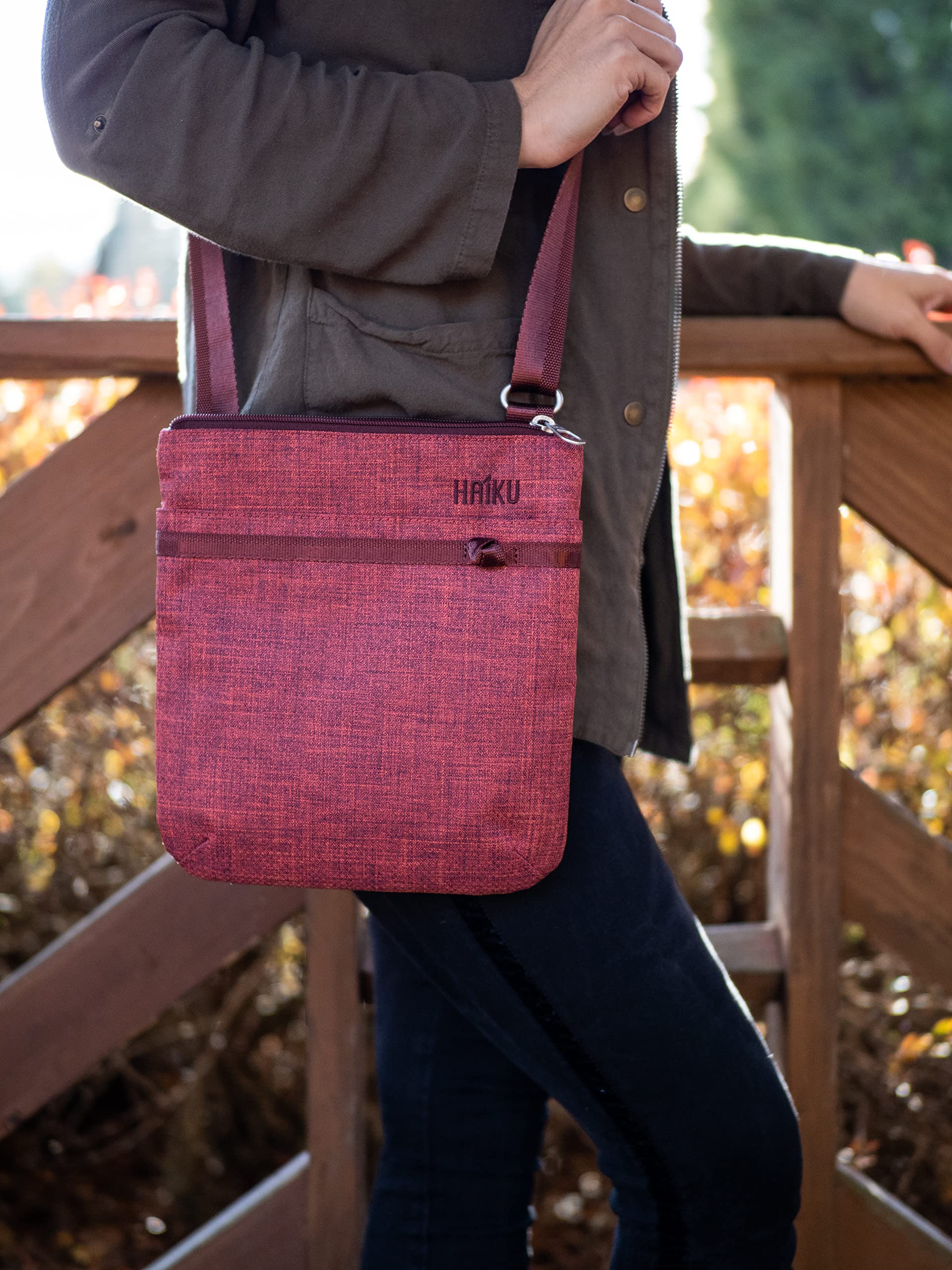 Haiku Revel Poppy Berry One Size U3