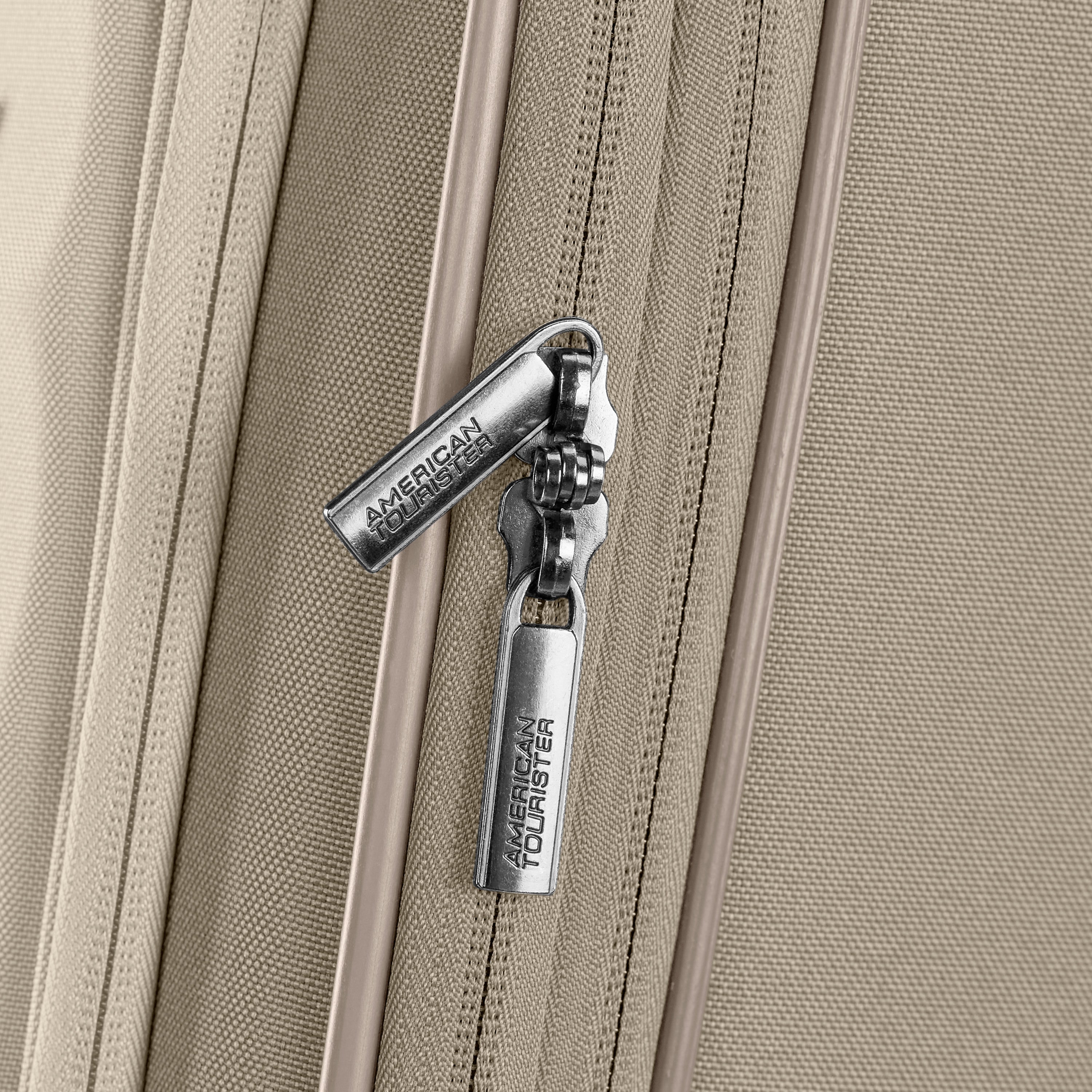 American Tourister Cascade Softside 4 Wheel Spinner, TSA Lock, Lightweight Suitcase, Men and Women U2