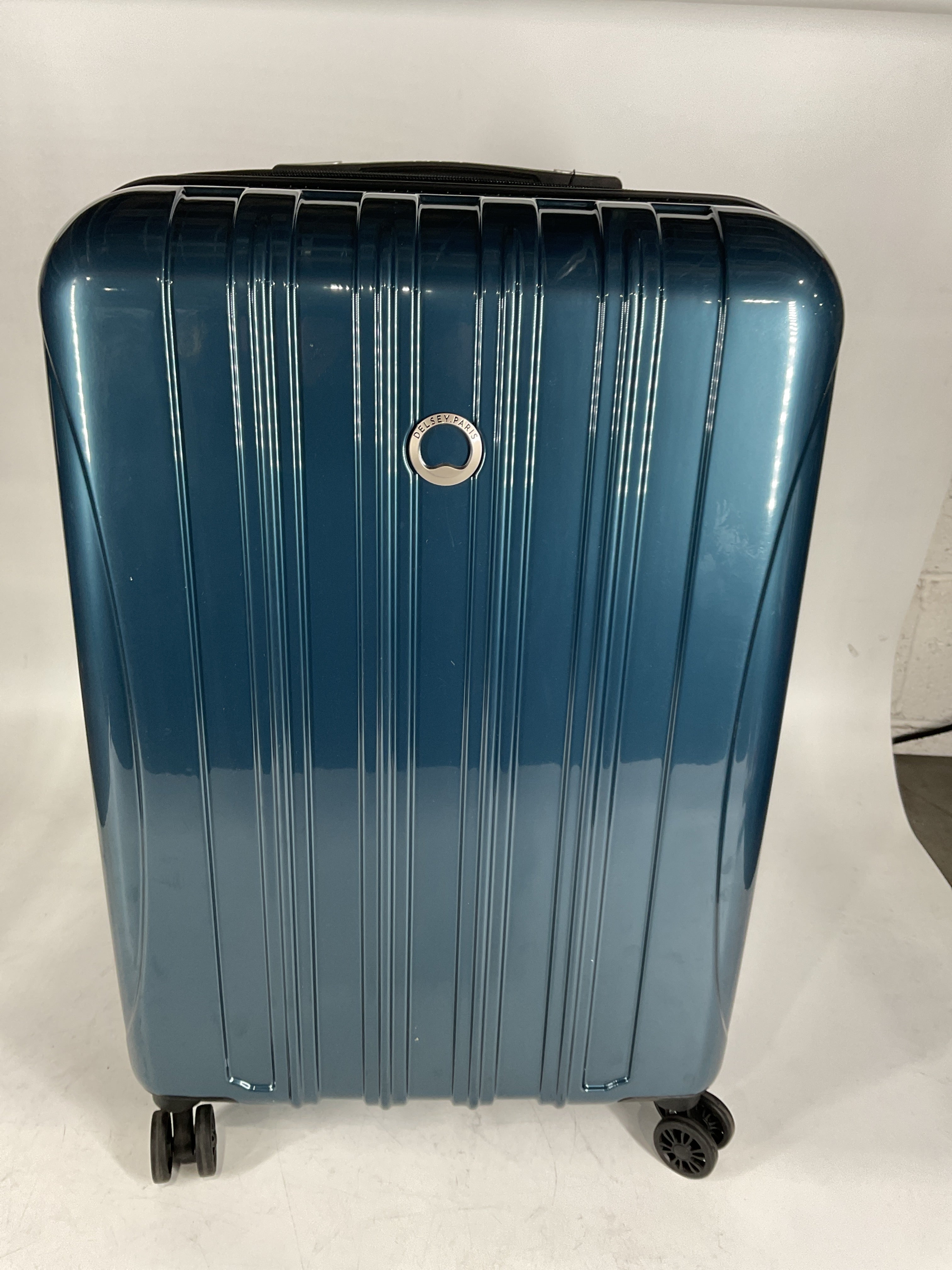 DELSEY Paris Helium Aero Hardside Expandable Luggage with Spinner Wheels U4