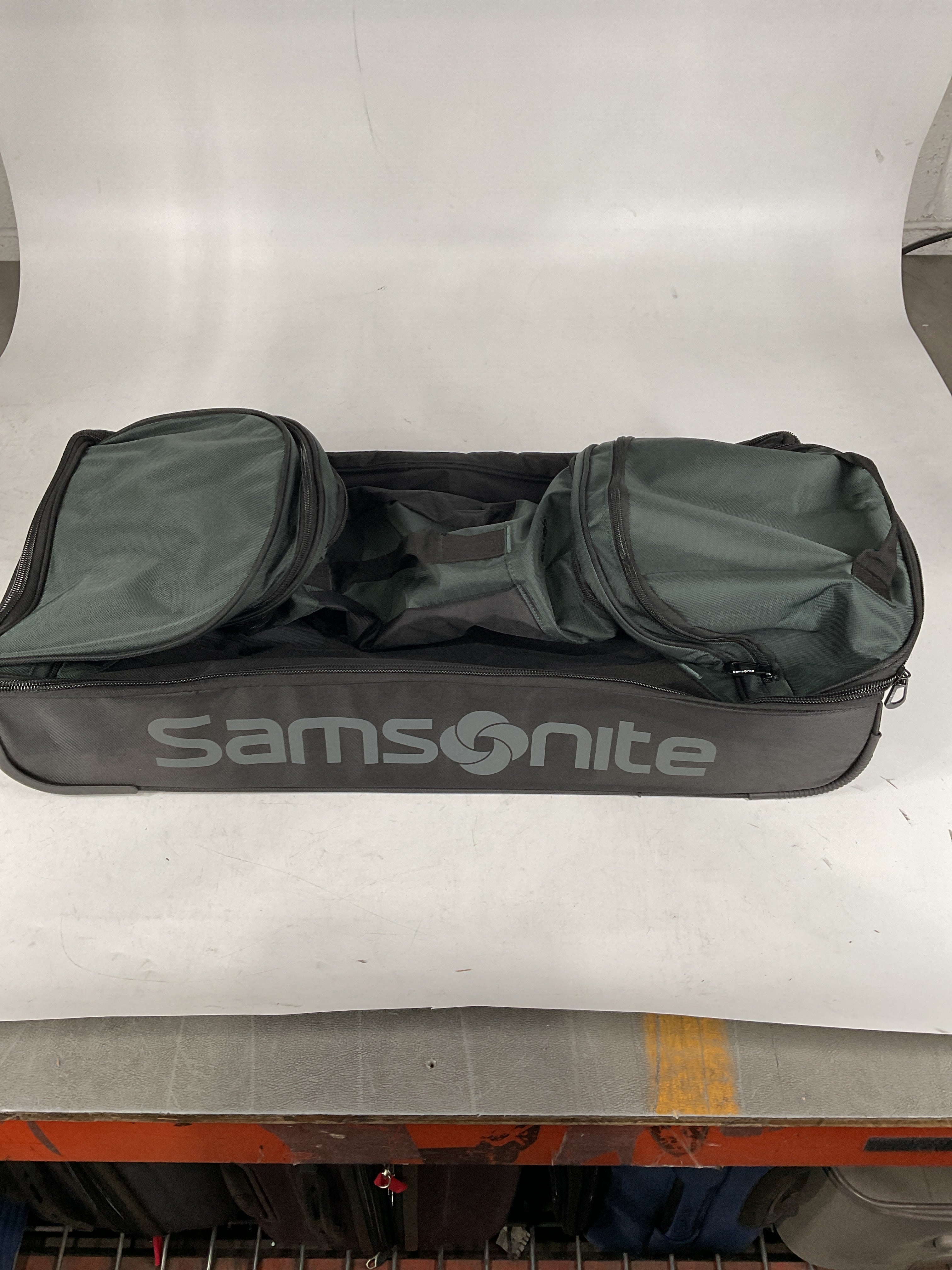 Samsonite Andante 2 Wheeled 28-Inch Duffle U1