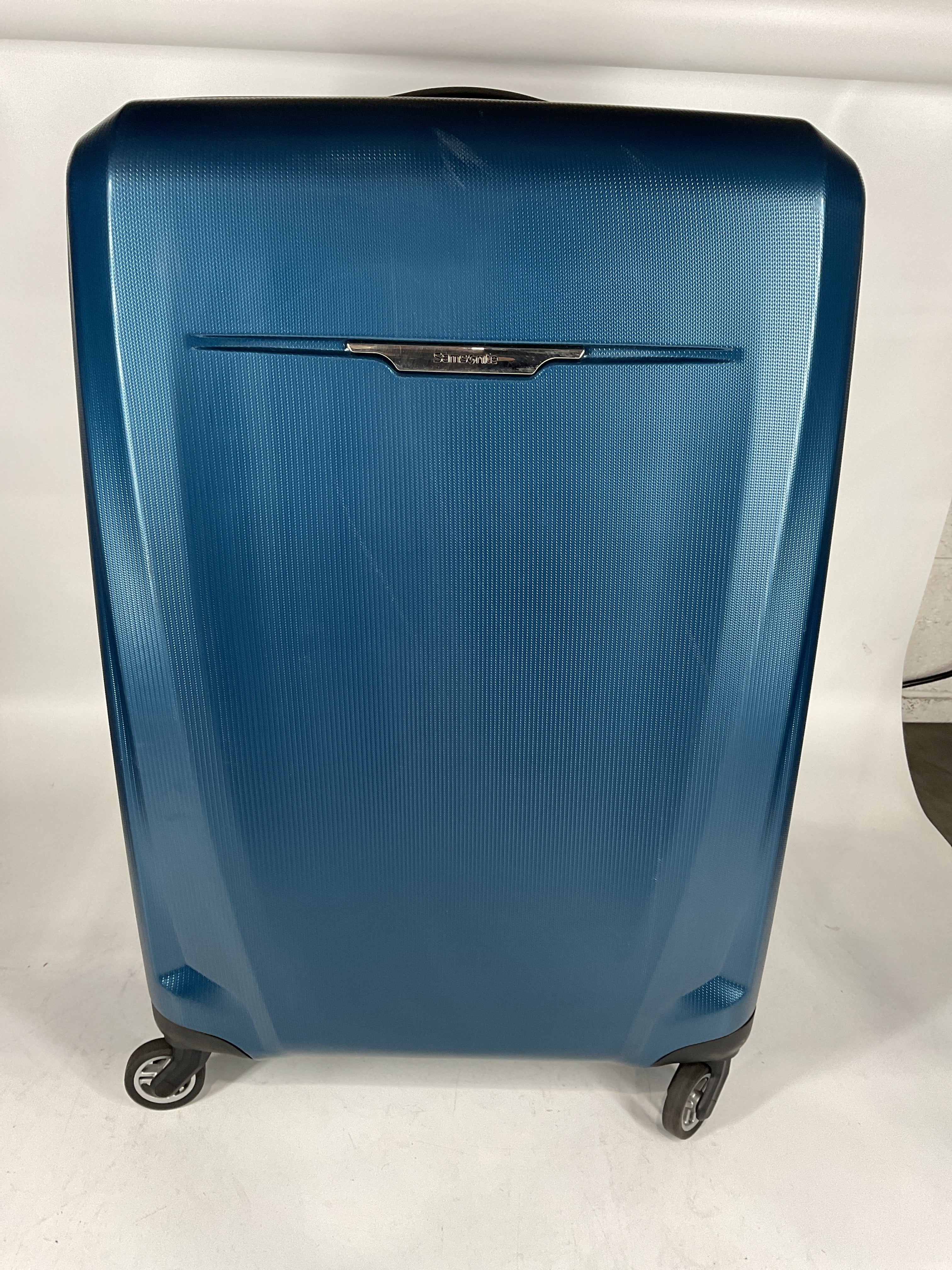 Samsonite Winfield 3 DLX Spinner - Blue/Navy/Checked-Large 28-Inch