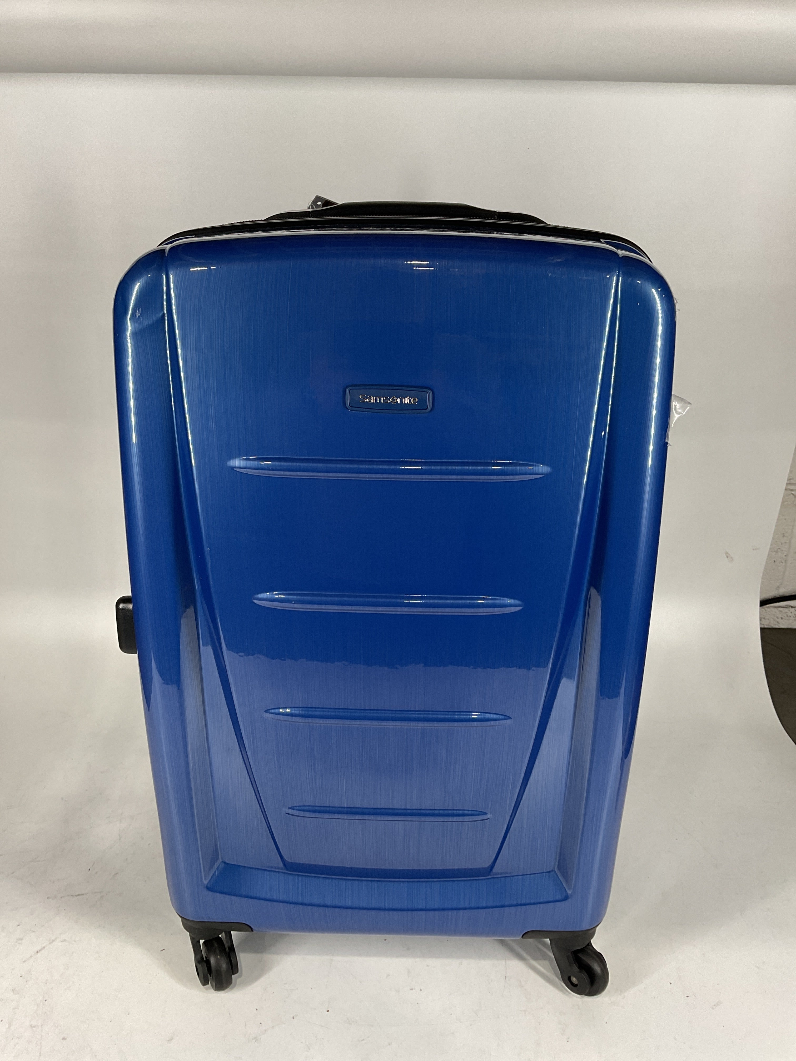Samsonite Winfield 2 Hardside Luggage with Spinner Wheels - Nordic Blue/Checked-Medium 24-Inch