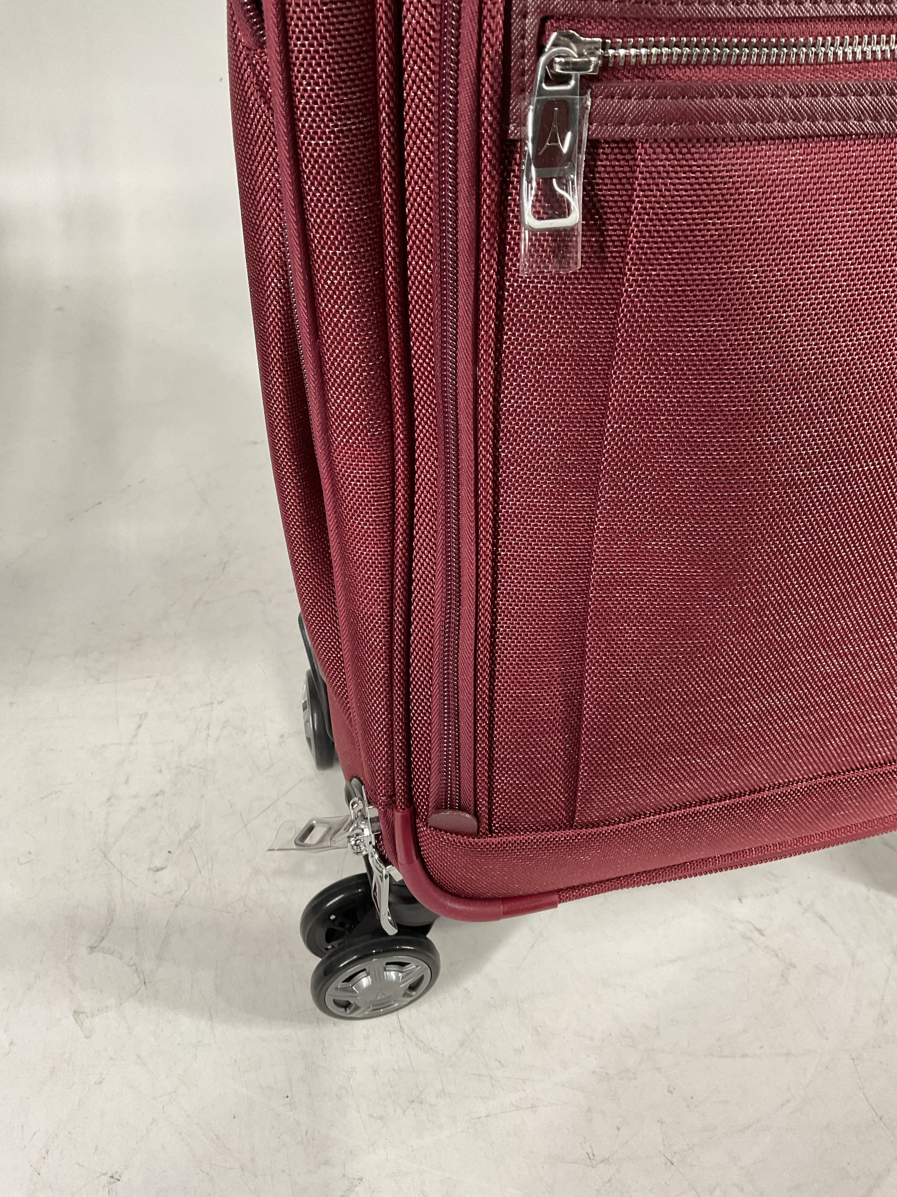 Travelpro Platinum Elite Softside Expandable Luggage, 8 Wheel Spinner Suitcase, USB Port, Suiter, Men and Women U1